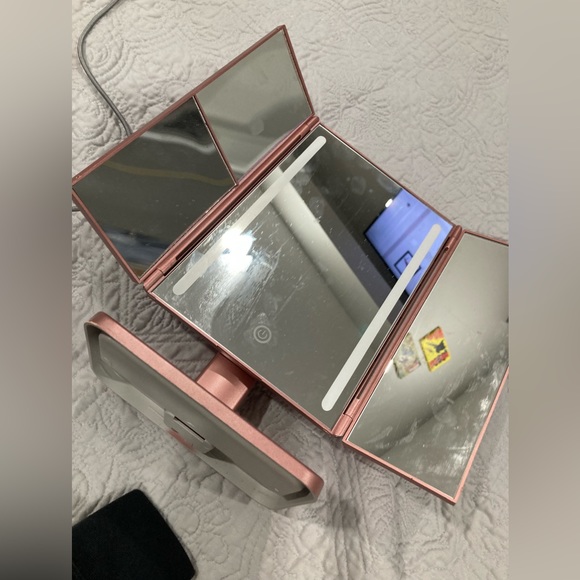 Rose gold, foldable light up mirror, batteries included, could run of a usb cord - Picture 3 of 5